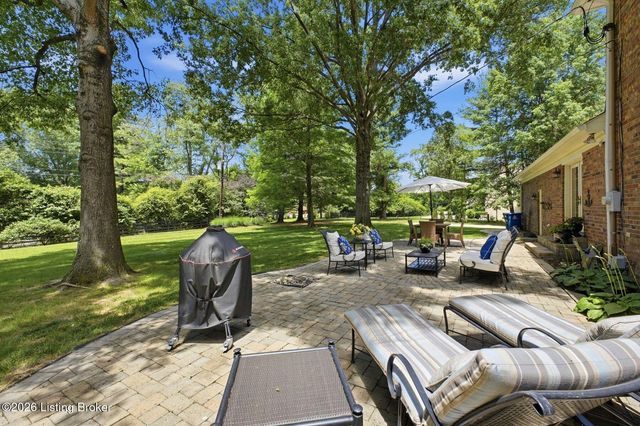 704 Evergreen Rd, Anchorage, KY 40223