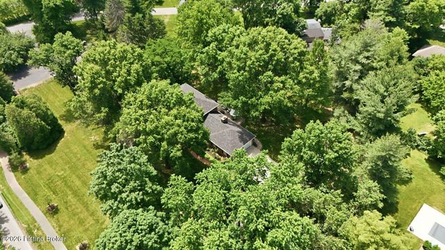 704 Evergreen Rd, Anchorage, KY 40223