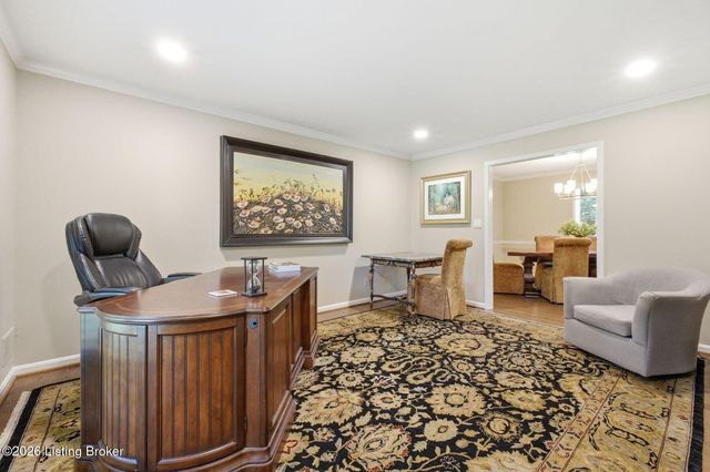 704 Evergreen Rd, Anchorage, KY 40223