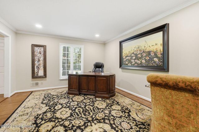 704 Evergreen Rd, Anchorage, KY 40223