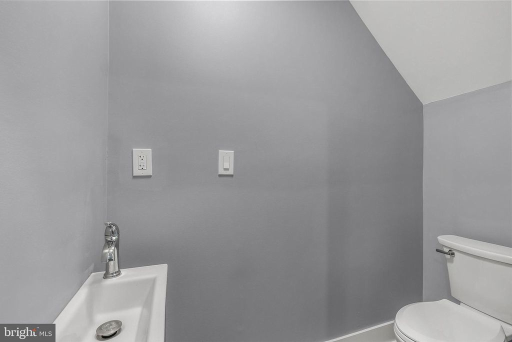 Image 10 of property listing at 3211 LATONA ST, Philadelphia, PA 19146