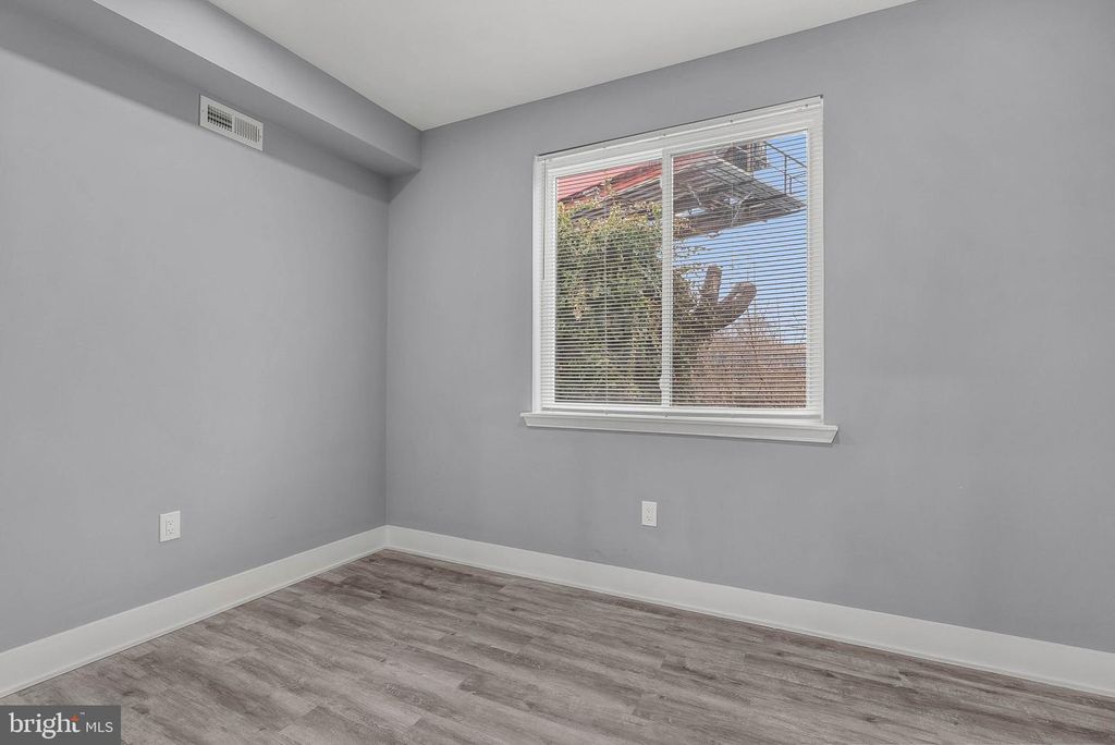 Image 13 of property listing at 3211 LATONA ST, Philadelphia, PA 19146