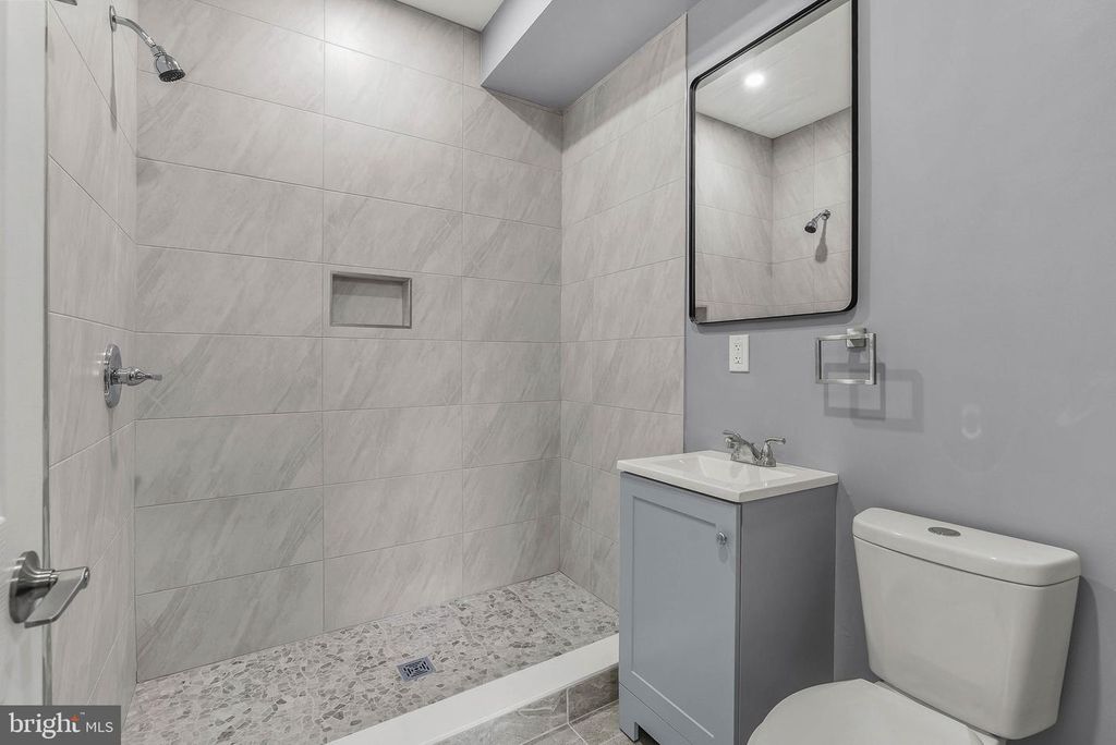 Image 15 of property listing at 3211 LATONA ST, Philadelphia, PA 19146