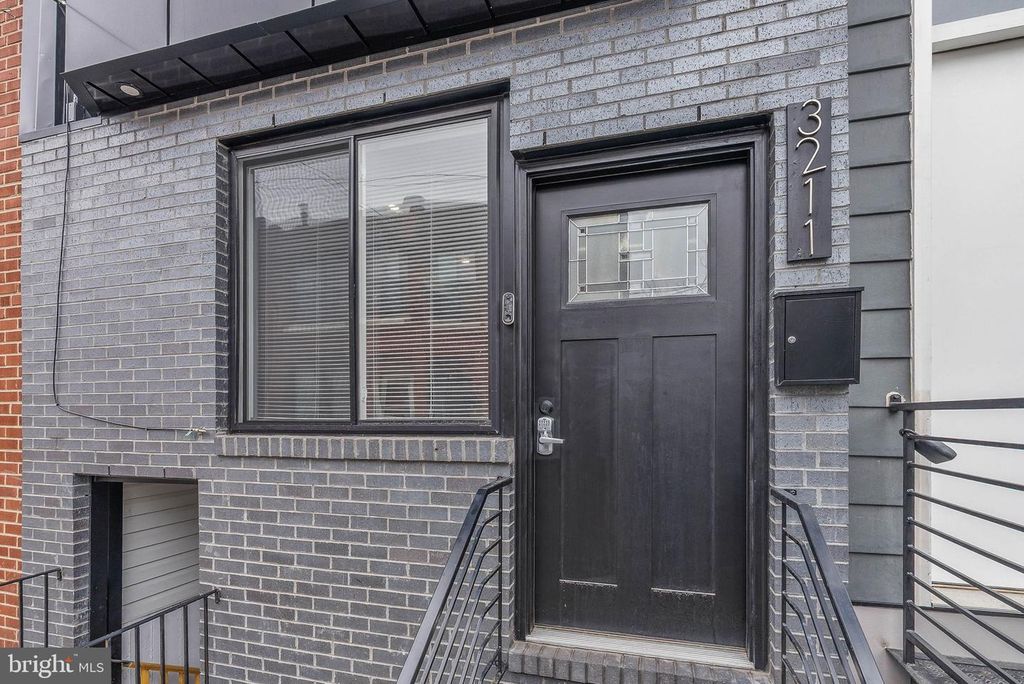 Image 2 of property listing at 3211 LATONA ST, Philadelphia, PA 19146