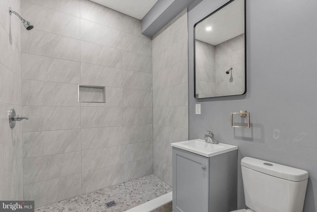 Image 20 of property listing at 3211 LATONA ST, Philadelphia, PA 19146