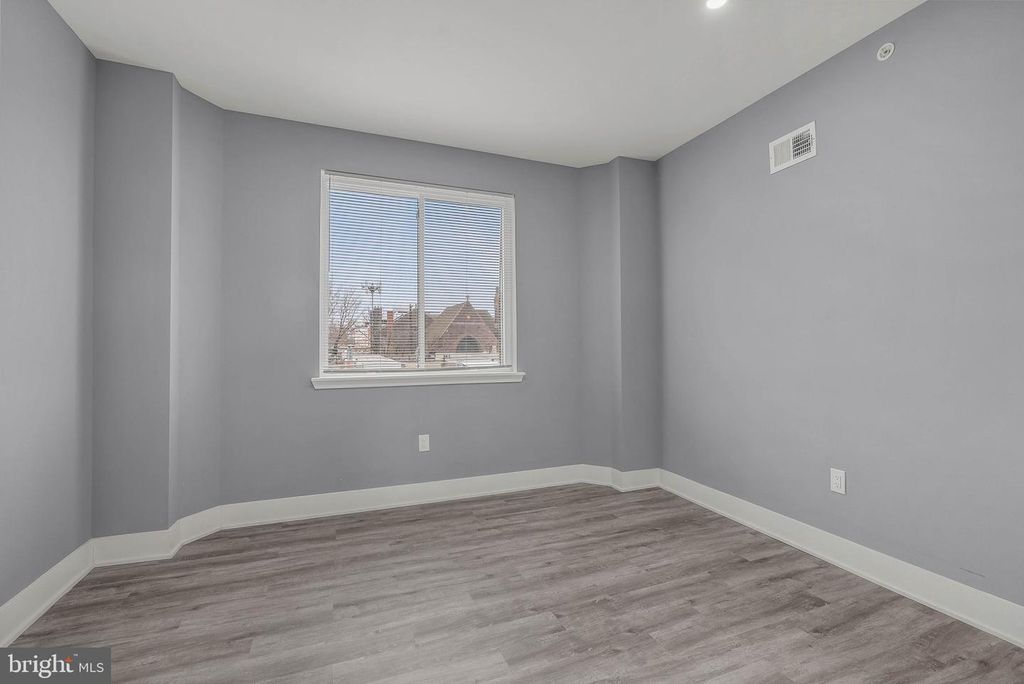 Image 21 of property listing at 3211 LATONA ST, Philadelphia, PA 19146