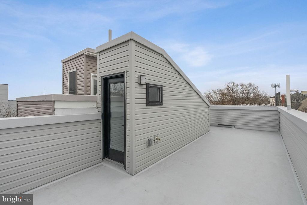 Image 24 of property listing at 3211 LATONA ST, Philadelphia, PA 19146