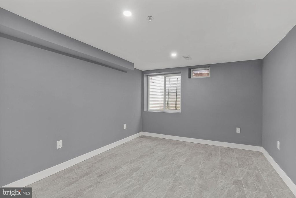 Image 27 of property listing at 3211 LATONA ST, Philadelphia, PA 19146