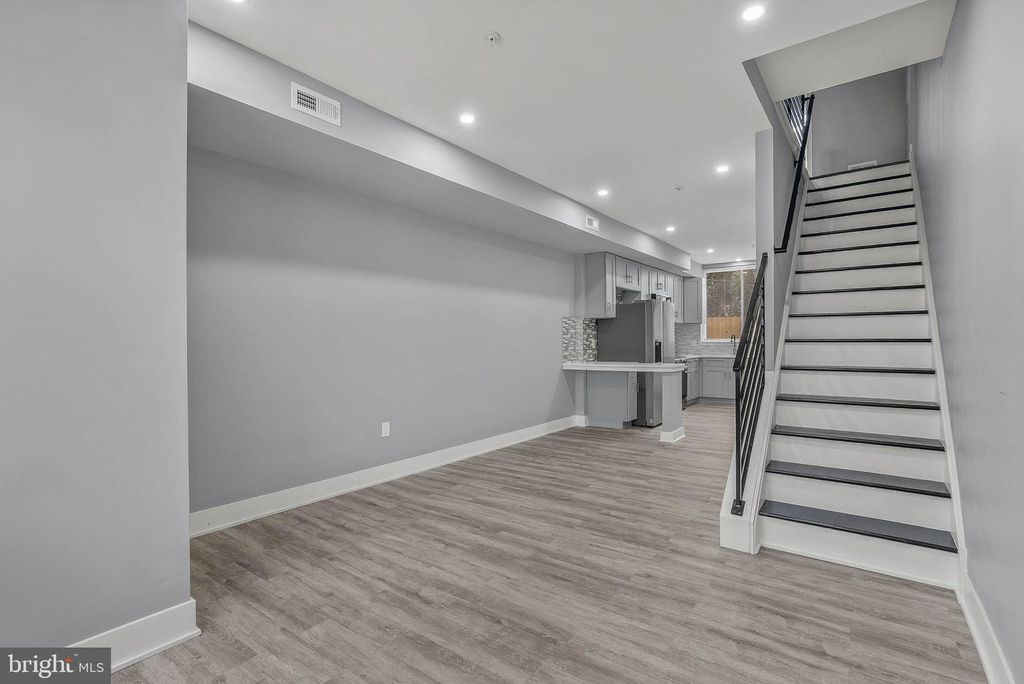 Image 3 of property listing at 3211 LATONA ST, Philadelphia, PA 19146