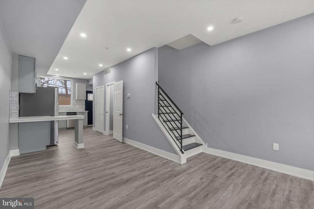 Image 4 of property listing at 3211 LATONA ST, Philadelphia, PA 19146