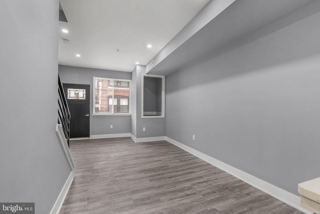 Image 6 of property listing at 3211 LATONA ST, Philadelphia, PA 19146