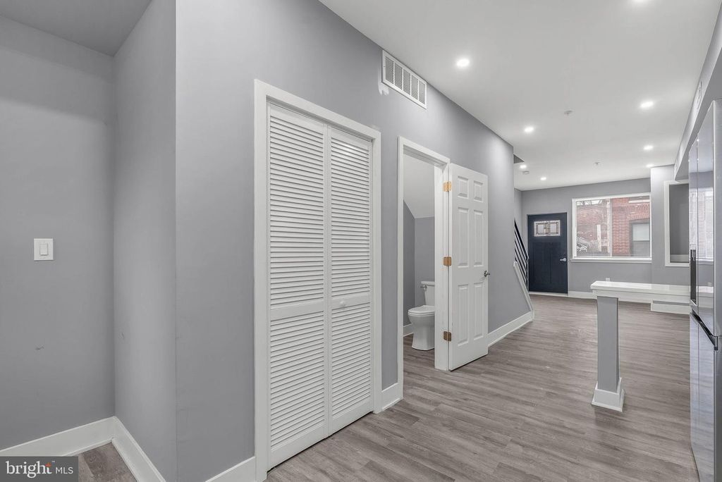 Image 9 of property listing at 3211 LATONA ST, Philadelphia, PA 19146