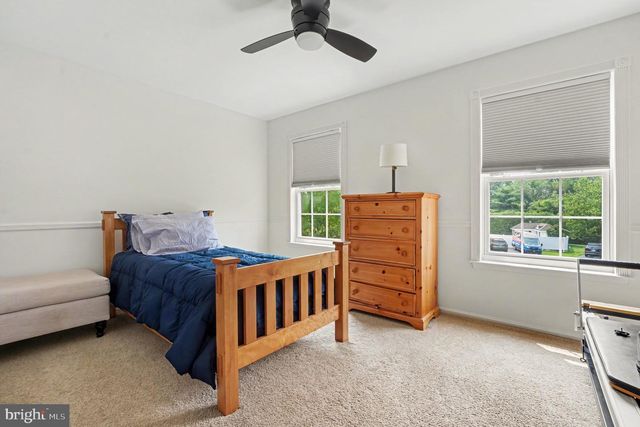 56 LONG MEADOW RD, Royersford, PA 19468