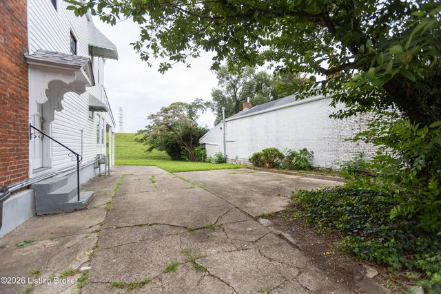 1661 Story Ave, Louisville, KY 40206