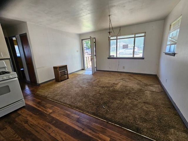 536 N Bryant Avenue, Midlothian, TX 76065
