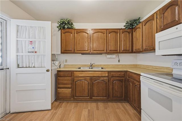 3020 Elbyrne DR, Chesapeake, VA 23325
