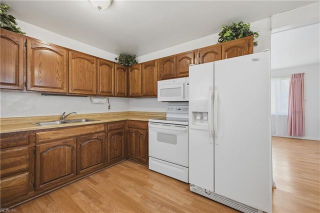 3020 Elbyrne DR, Chesapeake, VA 23325