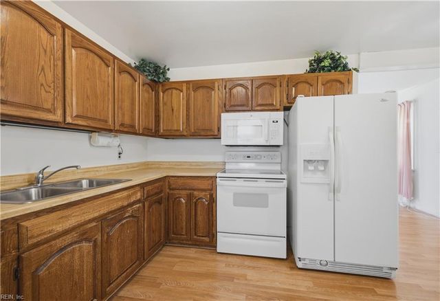 3020 Elbyrne DR, Chesapeake, VA 23325
