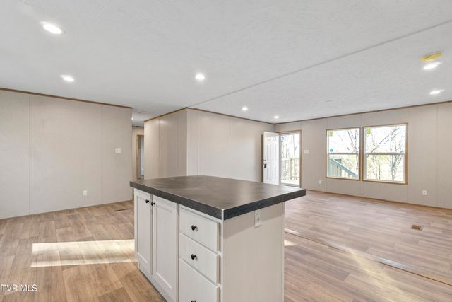 1512 Red Bud Dr, Newport, TN 37821