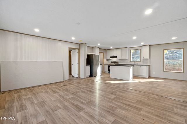 1512 Red Bud Dr, Newport, TN 37821