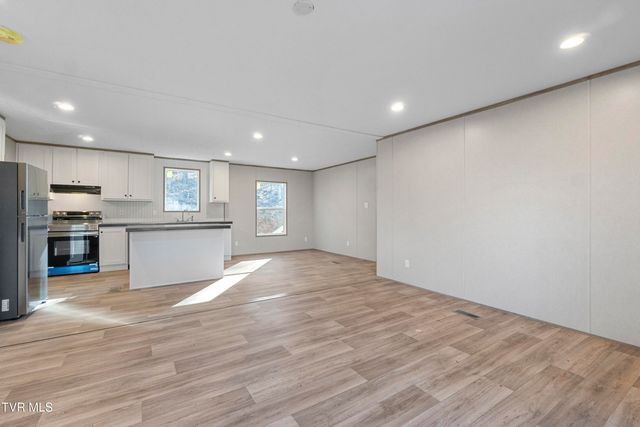 1512 Red Bud Dr, Newport, TN 37821