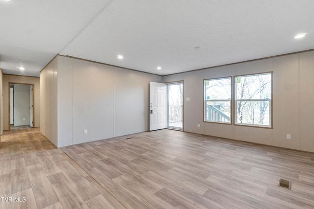 1512 Red Bud Dr, Newport, TN 37821