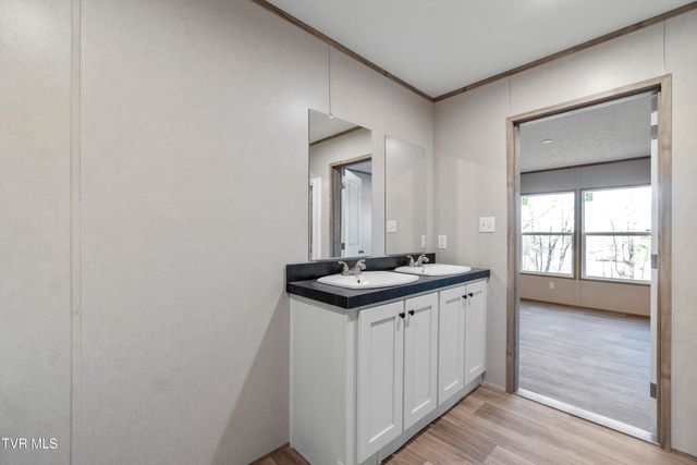 1512 Red Bud Dr, Newport, TN 37821