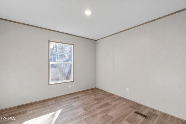 1512 Red Bud Dr, Newport, TN 37821