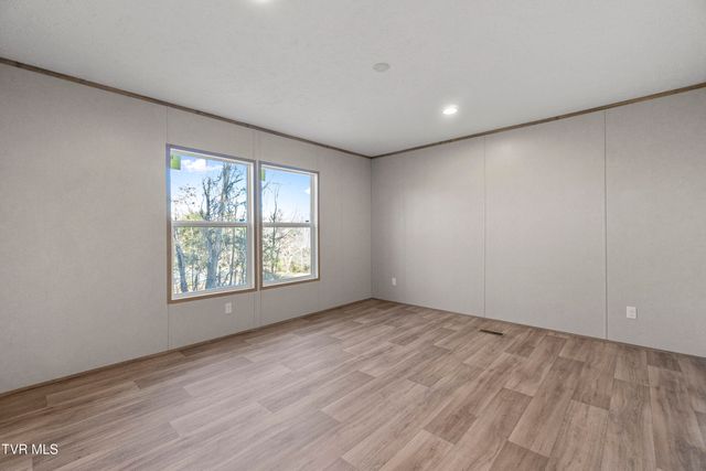 1512 Red Bud Dr, Newport, TN 37821