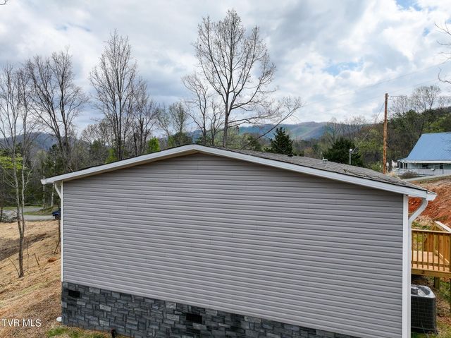 1512 Red Bud Dr, Newport, TN 37821