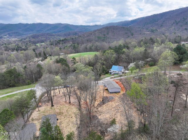 1512 Red Bud Dr, Newport, TN 37821