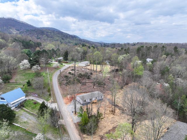 1512 Red Bud Dr, Newport, TN 37821