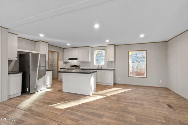 1512 Red Bud Dr, Newport, TN 37821