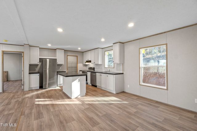 1512 Red Bud Dr, Newport, TN 37821