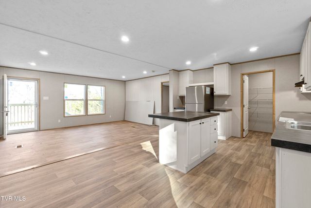 1512 Red Bud Dr, Newport, TN 37821