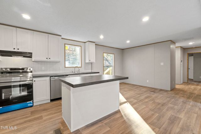 1512 Red Bud Dr, Newport, TN 37821