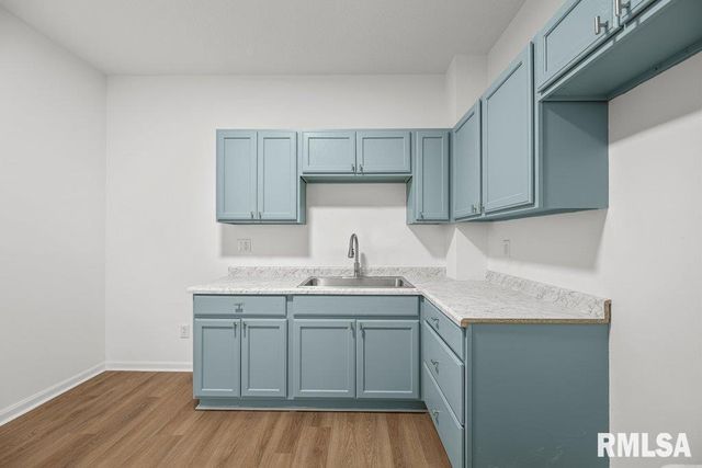 2025 W 3RD Street, Davenport, IA 52802