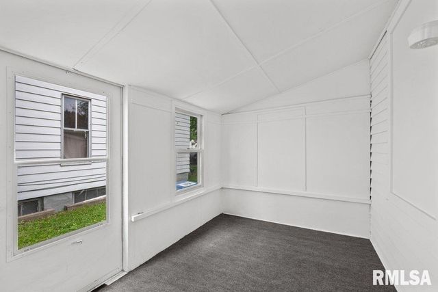 2025 W 3RD Street, Davenport, IA 52802