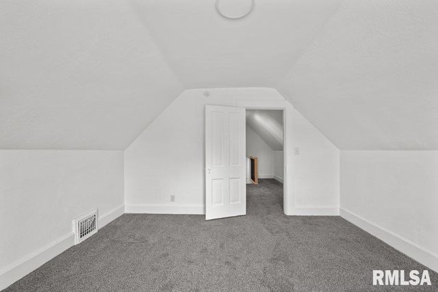 2025 W 3RD Street, Davenport, IA 52802