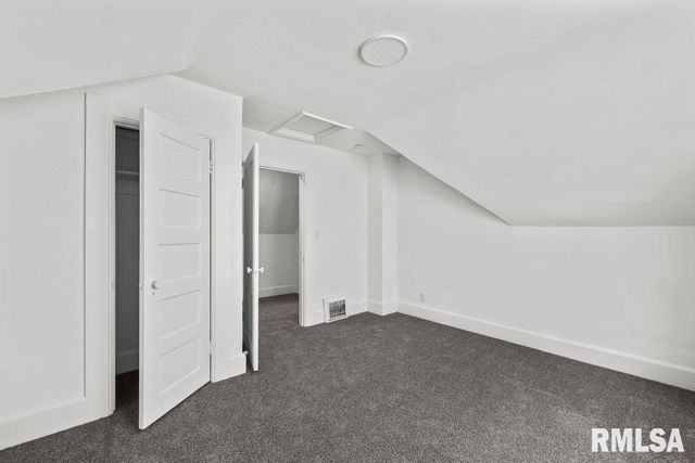 2025 W 3RD Street, Davenport, IA 52802