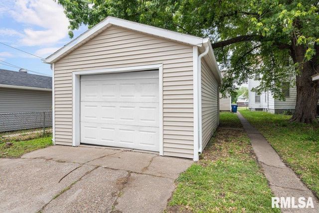 2025 W 3RD Street, Davenport, IA 52802