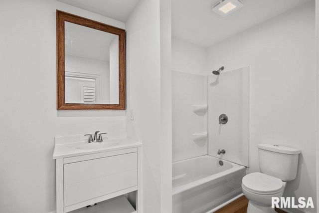 2025 W 3RD Street, Davenport, IA 52802