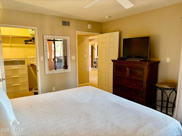 12222 N PARADISE VILLAGE Parkway 321, Phoenix, AZ 85032