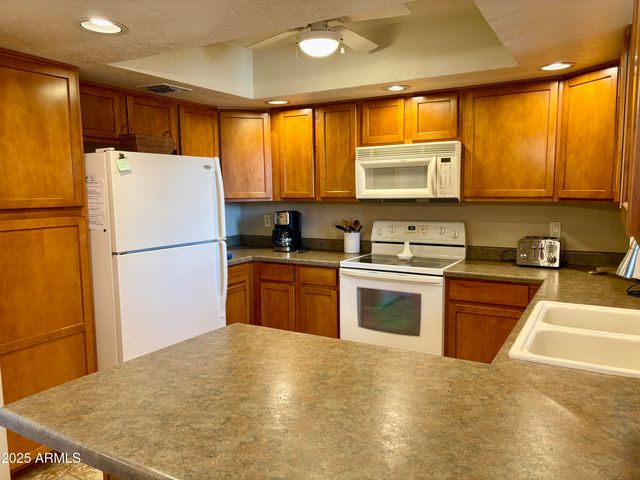 12222 N PARADISE VILLAGE Parkway 321, Phoenix, AZ 85032