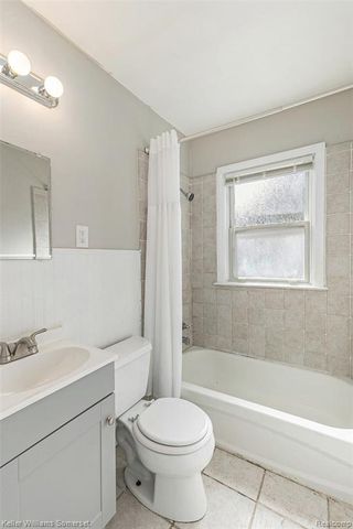 19446 Washtenaw Street, Harper Woods, MI 48225