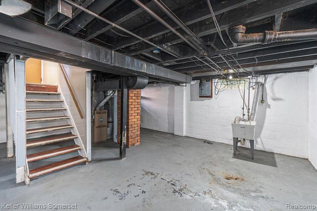 19446 Washtenaw Street, Harper Woods, MI 48225