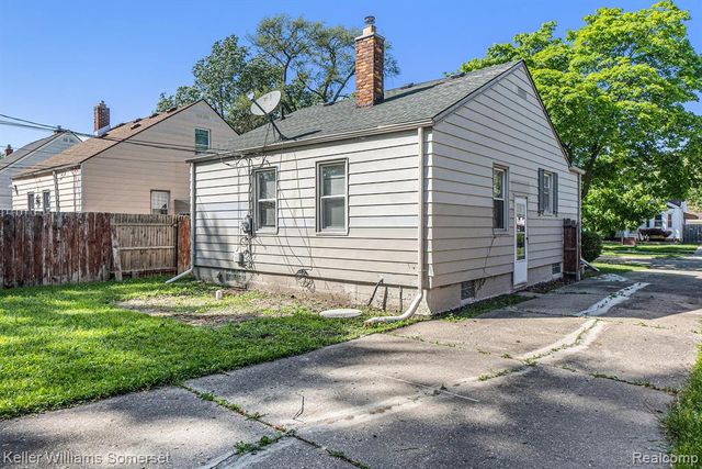 19446 Washtenaw Street, Harper Woods, MI 48225