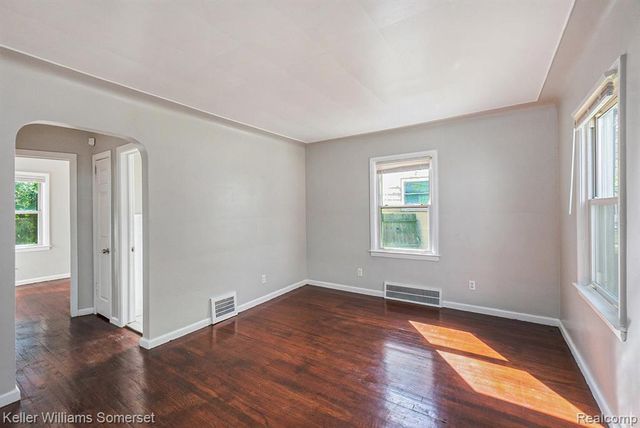 19446 Washtenaw Street, Harper Woods, MI 48225