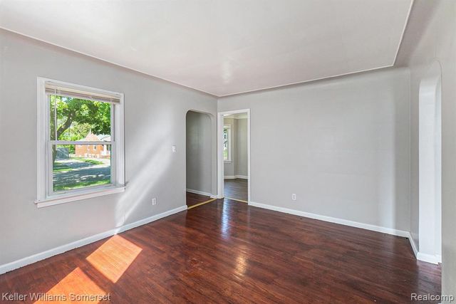 19446 Washtenaw Street, Harper Woods, MI 48225