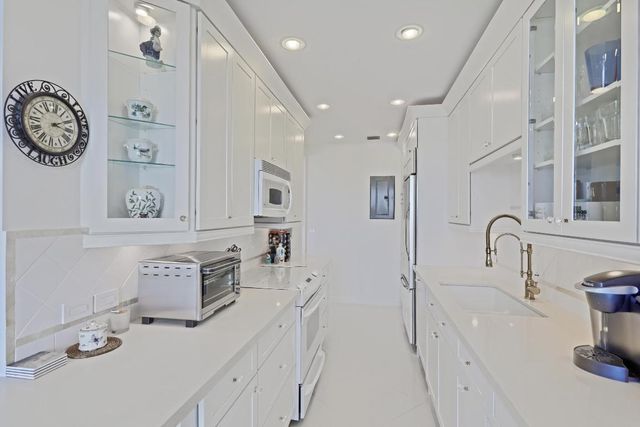 2860 S Ocean Boulevard 614, Palm Beach, FL 33480